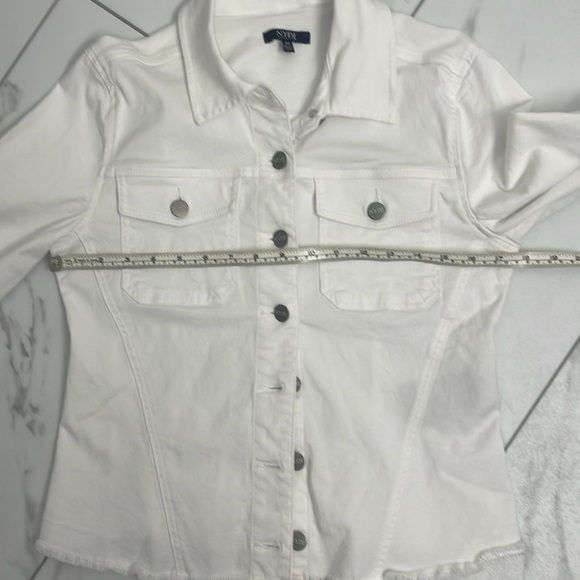NWOT Women's White Denim Jacket Fitted Silver Buttons Size XS - Picture 12 of 15
